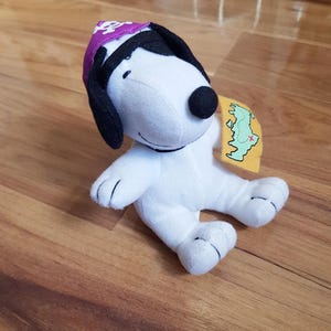 Whitman's Candies PEANUTS Halloween Pirate Snoopy avec carte au trésor en peluche assis Bandana violet Cache-œil Vintage Rare Peluche en peluche