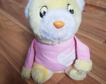 Ours en peluche jaune Playmakers avec tenue rose - Jouet pour enfants - Peluche douce et moelleuse - Vintage - Très rare