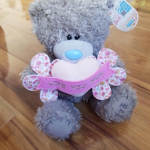 Me to You Tatty Teddy Love You Mum Bear Plush Official Mother's Day Collection Carte Blanche Retired Flowers Sitting NWT Paper Tag X34AN