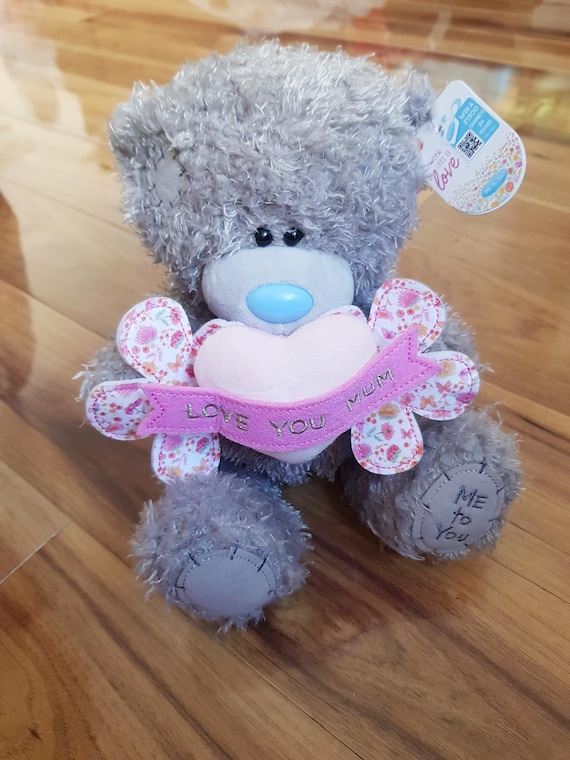 Me to You Tatty Teddy Love You Mum Bear Plush Official Mother's Day  Collection Carte Blanche Retired Flowers Sitting NWT Paper Tag X34AN