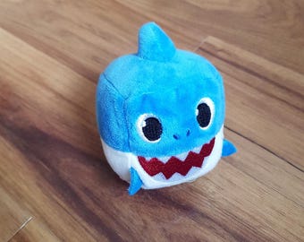 Baby Shark Daddy Shark Singing Plush Blue Sings Works Square Cube Soft Block Toy Rare Soft