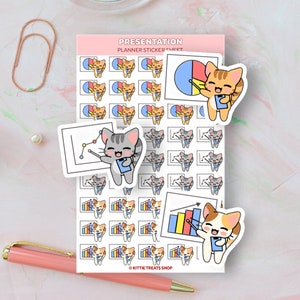 Puede incluir: Una hoja de pegatinas para planificadores con adorables gatos de dibujos animados presentando diferentes tipos de gráficos y diagramas. Las pegatinas incluyen gráficos circulares, gráficos de líneas y gráficos de barras. El texto "PRESENTATION PLANNER STICKER SHEET" está en la parte superior de la hoja. El texto "© KITTIE TREATS SHOP" está en la parte inferior de la hoja.