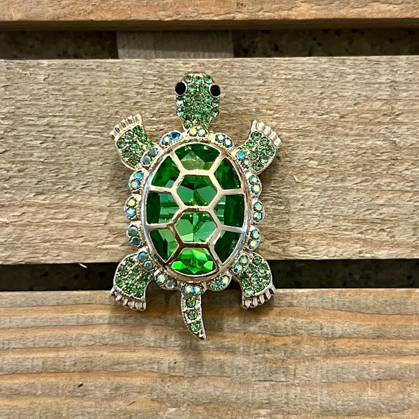 Elegant Turtle brooch for Women, Turtle Pin Sea Brooch, Animal Brooch, Gift for Her, Enamel Turtle Jewelry