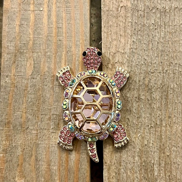 Elegant Turtle brooch for Women, Turtle Pin Sea Brooch, Animal Brooch, Gift for Her, Enamel Turtle Jewelry