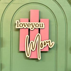 Personalized Mom Wooden Sign – Custom Wood Wall Art for Mother – Mother’s Day Gift – Rustic Plaque for Mom – Engraved Wooden Gift