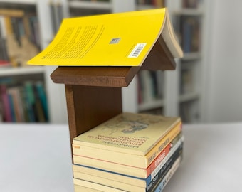 Tour à livres de table en noyer, décoration murale personnalisable et solution de rangement pratique pour les livres, décoration murale personnalisée et support pour plusieurs livres