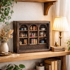 Vitrinenkasten mit Glas – Mini Bücherregal und Trinket Regal, Farboptionen, optionales Mini Bücher Set, Geschenk für Leser und Sammler