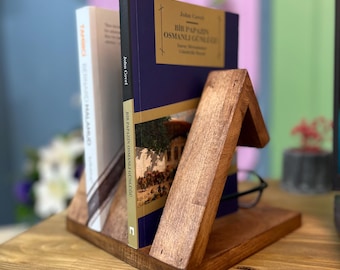 Triángulo de libros único: regalo personalizado grabado para lectores, organizador de libros, sujetalibros, práctico soporte para sofá o mesita de noche.