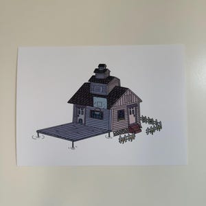 Può includere: Illustrazione di una casa su un molo. La casa è viola chiaro con un tetto grigio scuro e un piccolo canestro da basket. Una piccola staccionata in legno si trova sul lato destro della casa. La casa è su sfondo bianco.