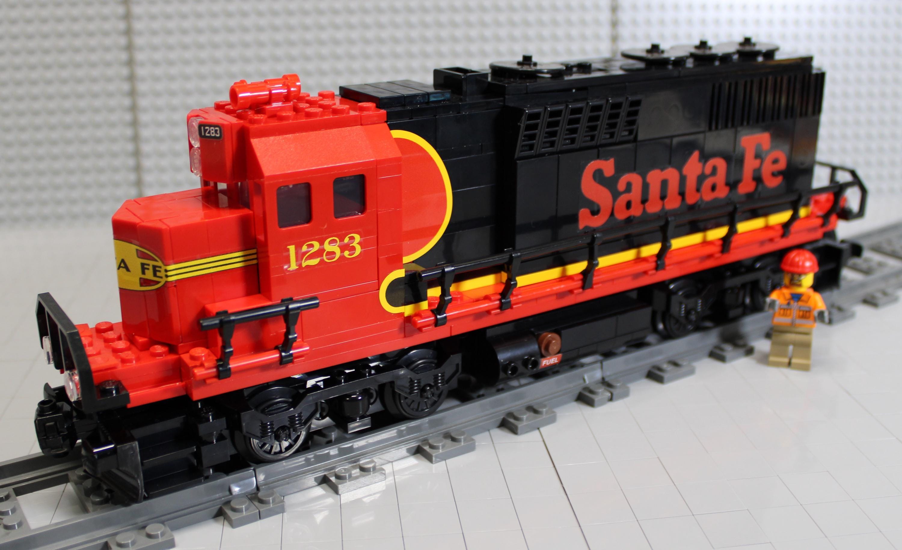 Custom Train Santa Fe GP40 Engine Black Bonnet 