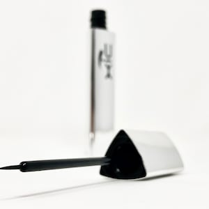 Liquid Eyeliner, intense black color, Waterproof and ultra Fine tip. 7ml XiC SEXYBLACK