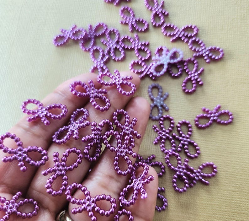 Small Purple Beaded Bow Embellishment for Scrapbooking, DIY Hair Accessories, Cute Handmade Journal Decor, Pastel-Themed Craft Supply, Plastic Mini Bow for Gift Wrapping and Resin Art Projects