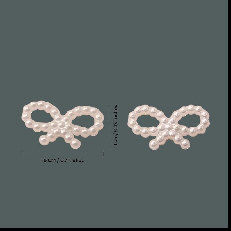 Bridal Bow Charm Purple Pearl Decor Accent
A charming and subtle detail for wedding scenes, DIY favor boxes, or veil clips. These bows elevate your handmade pieces and styled shoots with a delicate beaded look.