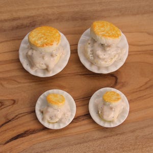 Miniature 1:6 and 1 12 Scale Biscuits and Gravy Polymer Clay Dollhouse Food Magnet 16mm 21mm ONE PLATE