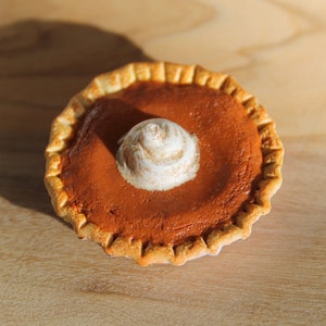 Miniature Pumpkin Pie Polymer Clay Dollhouse Food Refrigerator Magnet 31mm ONE PIE Ready to Ship Christmas Thanksgiving