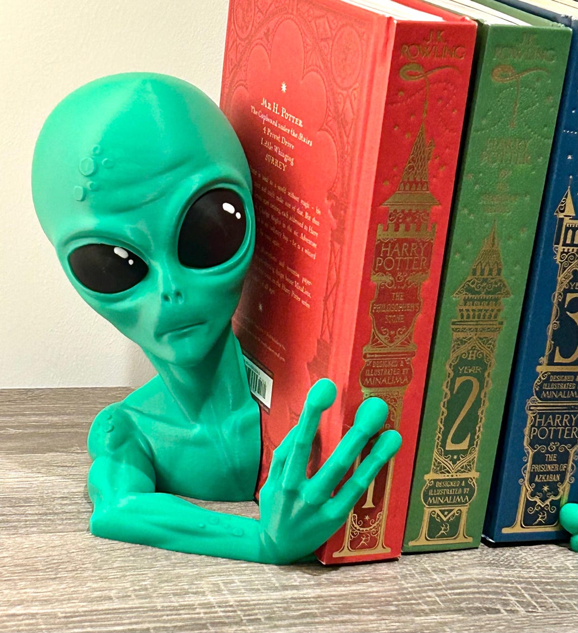 3D Printed Alien Bookend – Unique Sci-fi Decor, Creepy Alien Shelf ...
