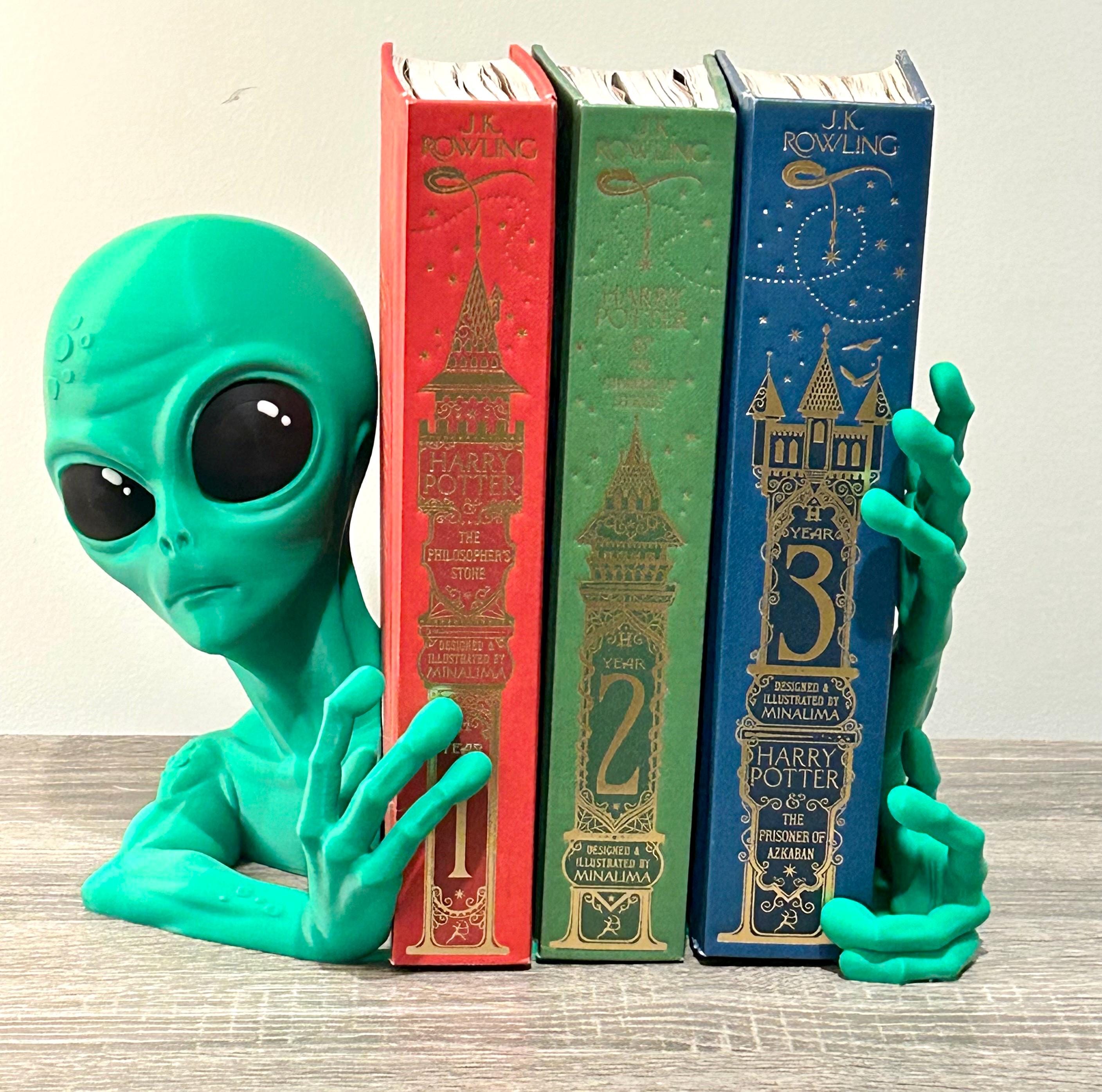 3D Printed Alien Bookend – Unique Sci-fi Decor, Creepy Alien Shelf ...