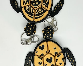 3D Printed Turtle Keychain – Tribal and Heart Shell Designs | Articulated Sea Turtle Gift | Black & Gold Ocean Decor