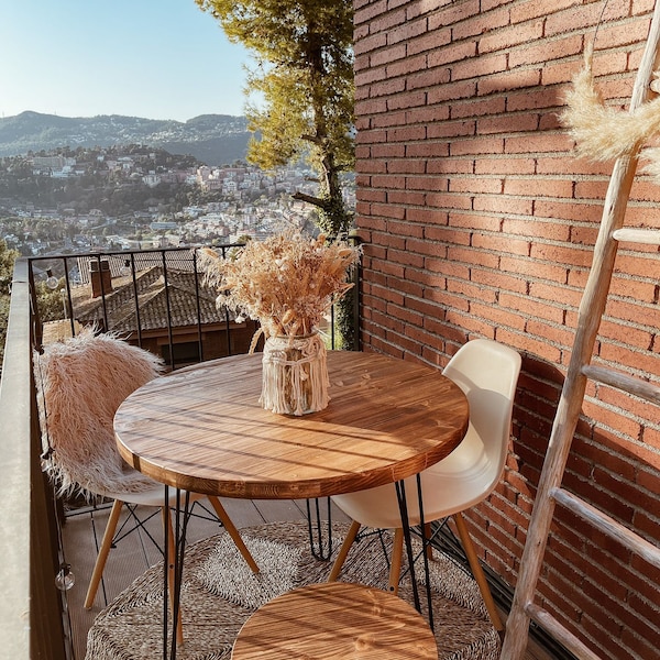 Holztisch, rustikaler, massiver runder Esstisch von Blenom für Esszimmer, Küche oder Wohnzimmer. Cusco-Modell. Schwarze Haarnadelbeine.