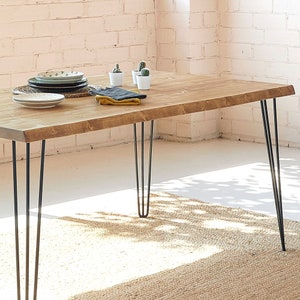 Table en bois, table à manger Tanaru Blenom, rectangulaire en bois naturel durable et pieds en épingle à cheveux en fer naturel, couleur noire. image 9