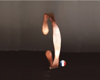 Hand hammered solid copper bracelet - Hestia
