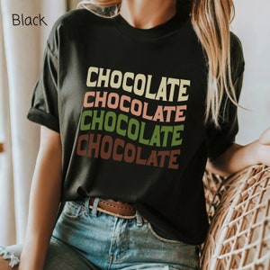 Schokolade T-Shirt, Schokoladen-Liebhaber-T-Shirt, T-Shirt für jemanden, der Schokolade liebt, Geschenk für einen Schokoladenliebhaber, Schokoladen-T-Shirt
