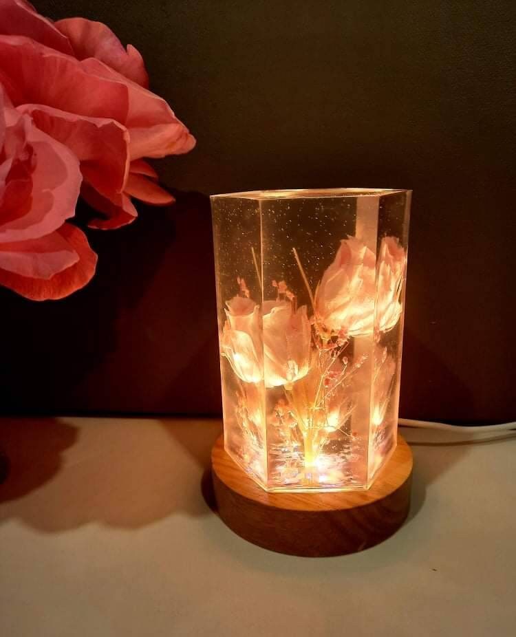 lampe en résine époxy personnalisée avec fleurs séchées, étincelles, veilleuse, cadeaux uniques