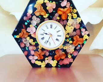 Table resin clock with dry flowers/ resin art/ Gift ideas/ birthday gifts, graduation gift/ Homewelcoming gifts...