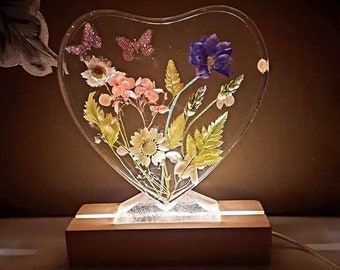 Customised Epoxy Resin Heart Lamp with dried flowers, Light, unique gifts, special occasions, present