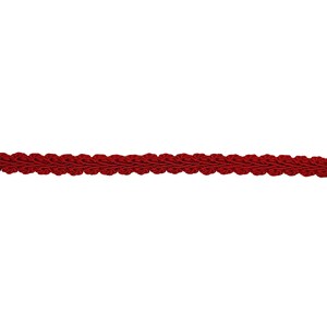 Peut inclure: Une longueur de garniture décorative rouge avec un bord festonné. La garniture est d'un rouge profond et riche et semble être faite d'un matériau tissé. La garniture est sur un fond blanc.