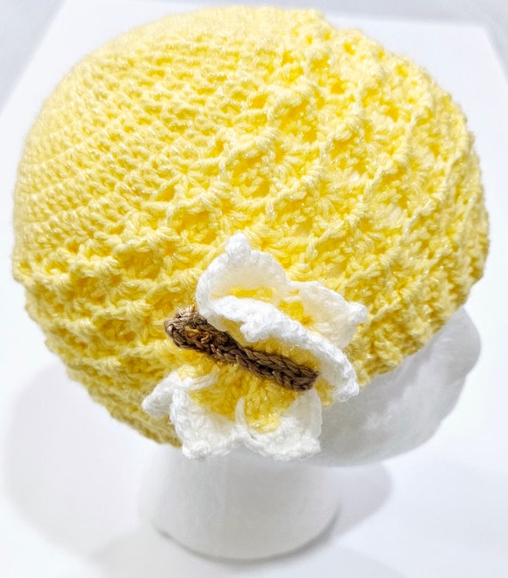 Yellow Crochet hat for girls with butterfly/ Knitted Yellow and White beanie/  Crochet Winter Hat for girls/ Handmade Crochet gift.