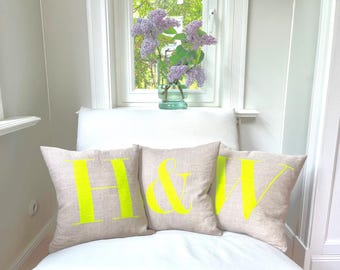 3er Set Personalisierte Kissenbezüge mit neon Initialen aus 100% Naturleinen