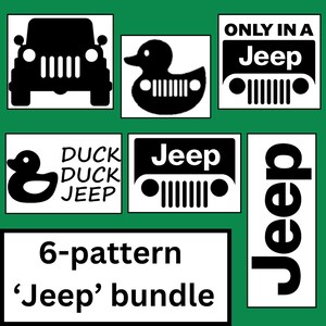 Può includere: Un set di sei design a tema 'Jeep' in bianco e nero. I design includono una silhouette di Jeep, un'anatra di gomma con una griglia Jeep, un logo Jeep con il testo 'Only in a Jeep', un logo Jeep con il testo 'Duck Duck Jeep', un logo Jeep con il testo 'Jeep' e un logo Jeep verticale.
