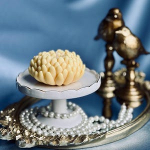 Chrysanthemum Soy Candle – Handmade Flower Shaped Candle, Blooming Floral Candle Décor, Unique Gift for Her, Romantic Home Decor, Gift Ready