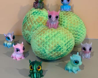 Bomba de baño Dragón Misterioso: Huevo que eclosiona con un dragón de juguete en su interior.