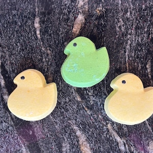Spring Chick Bath Bomb with Marshmellow-Peeps like fragrance