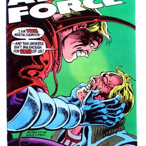 Könnte beinhalten: Comic-Cover für Atari Force #13, mit einer dramatischen Szene mit zwei Figuren in einem Kampf. Das Cover-Artwork ist lebendig mit kräftigen Farben und Text, einschließlich des Titels und des DC Comics-Logos.