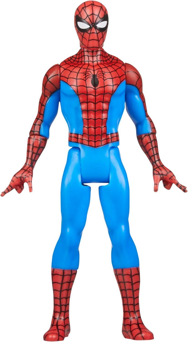 Pu&ograve; includere: Una action figure rossa e blu di Spider-Man con un simbolo di ragno nero sul petto. La figura ha un design classico con un costume rosso e blu e un motivo a ragnatela nero.
