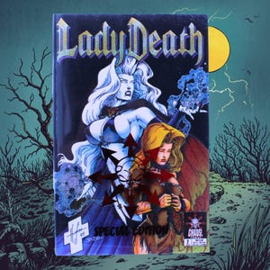 Op de afbeelding: Een Lady Death stripboek, speciale editie nummer 2, met een witharige figuur met een blauwe huid en een bruinharige figuur in kettingen. De cover toont de tekst Lady Death, Special Edition en het Chaos! Comics logo met een schedel.