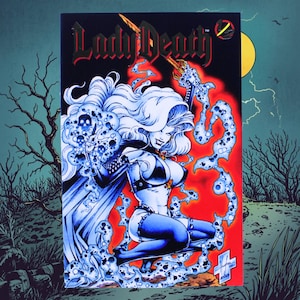 Op de afbeelding: Een stripboekcover getiteld Lady Death met een centraal personage met lang wit haar, gekleed in een zwarte outfit en een zwaard vasthoudend. De achtergrond is felrood met blauwe energie-effecten, schedels en een zwart-witte kunststijl.