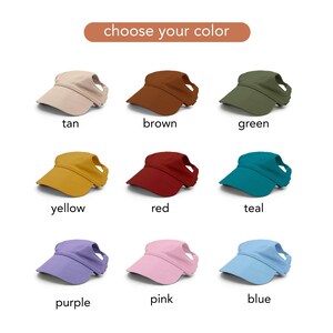 Puede incluir: Se muestran nueve viseras de diferentes colores: beige, marr&oacute;n, verde, amarillo, rojo, verde azulado, morado, rosa y azul. El texto "choose your color" est&aacute; encima.