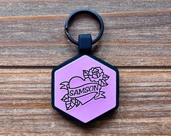 Médaille d'identification pour chien en silicone avec tatouage coeur et roses | Médaille pour chien | Médaille pour chien silencieuse | ID d'animal de compagnie durable | Médaillon pour animal de compagnie | Médaille pour collier de chien | Médaille gravée pour animal de compagnie