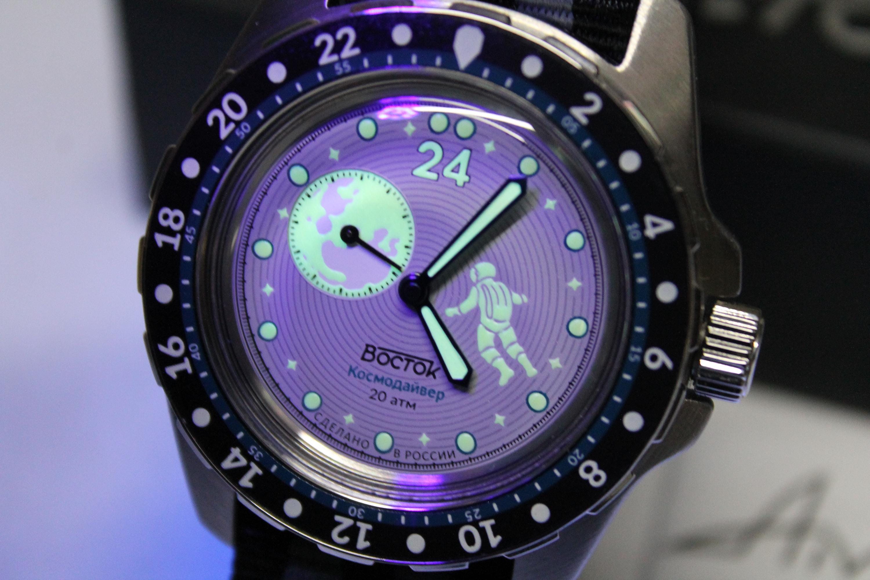 アクア VOSTOK AMFIBIAN COSMODIVER -moon- Automatic 24h-model 2431.12