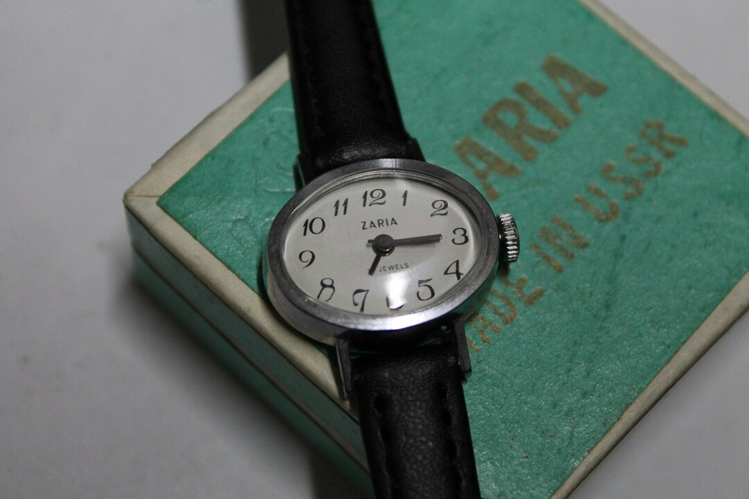 Montre Mécanique Ancienne Zaria URSS - 17 Rubis - Années 60-70 - Cadran Argenté