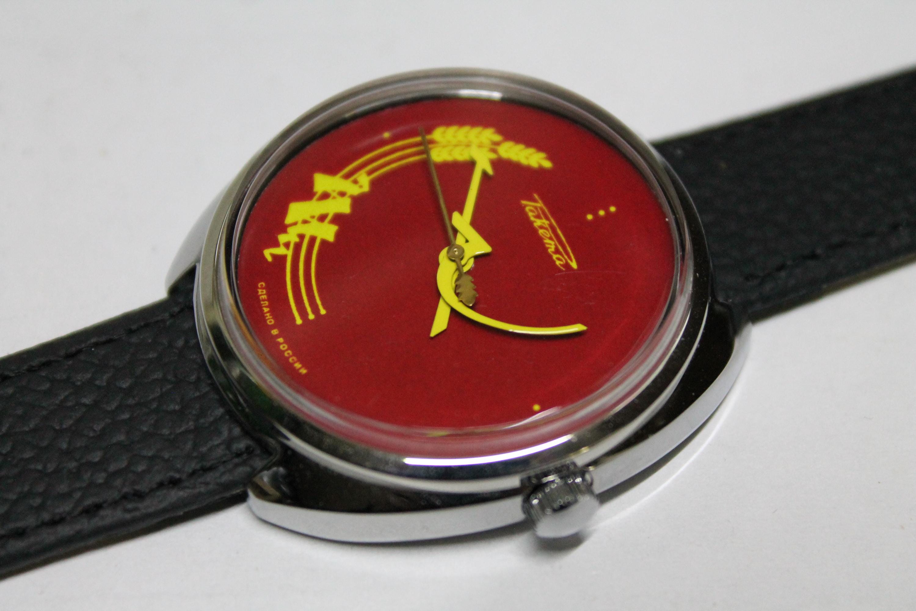 Rare Vintage USSR Russia Hammer Sickle Mechanical Calendar Watch
