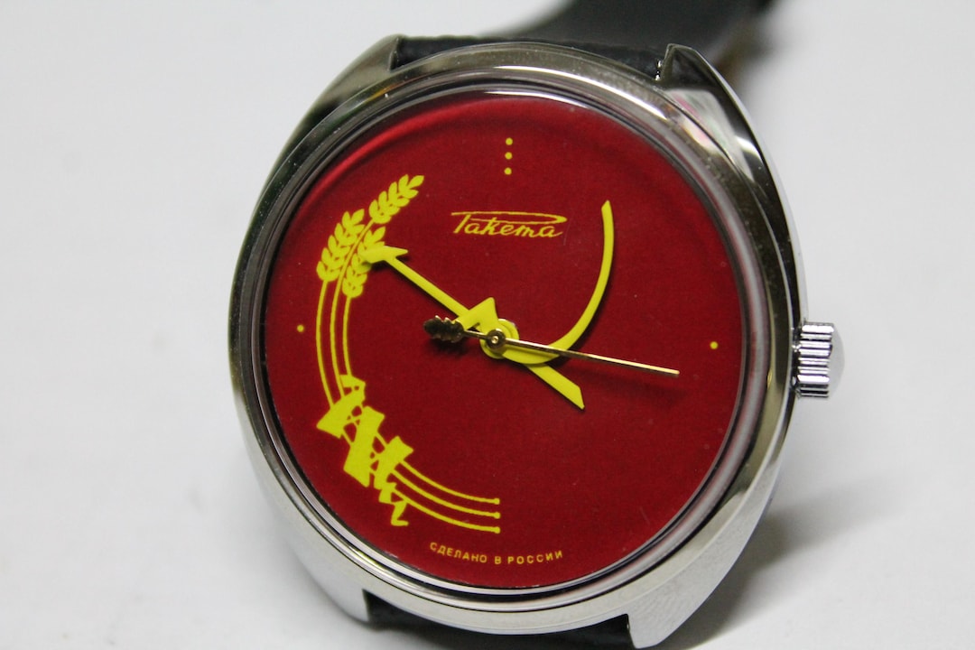 Rare Vintage USSR Russia Hammer Sickle Mechanical Calendar Watch Rare Vintage USSR Russia Hammer Sickle Mechanical Calendar Watch main image 4