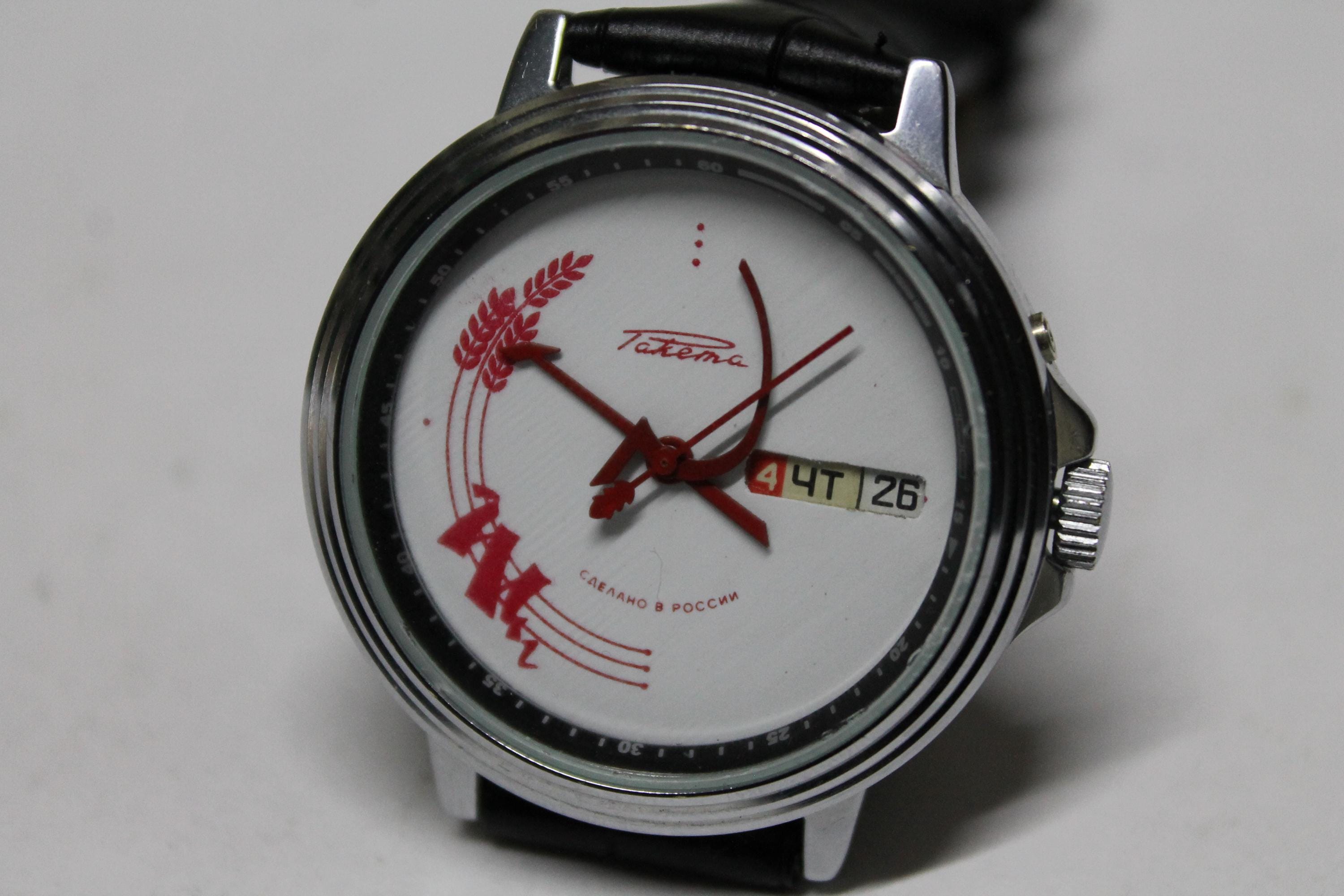 Rare Vintage USSR Russia Hammer Sickle Mechanical Calendar Watch Raketa main image 2