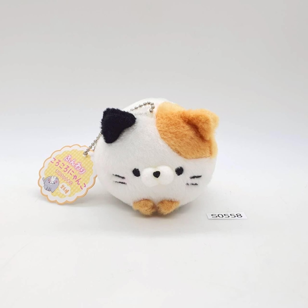Calico Cat S558 Fuwari Korokoro Nyanko AMUSE Keychain 3.5
