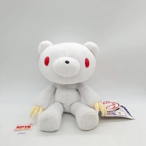 Peut inclure: Une peluche ours blanche avec des yeux ovales rouge vif, un petit nez noir et de longues griffes jaune pâle sur les mains. L'ours est en position assise et comprend une petite étiquette en papier avec le texte KPTD H0451 et une étiquette illustrée.