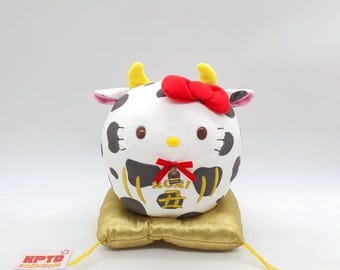 Hello Kitty M560 Sanrio Yakult 2020 Daruma Cow Lucky Plush 7.5